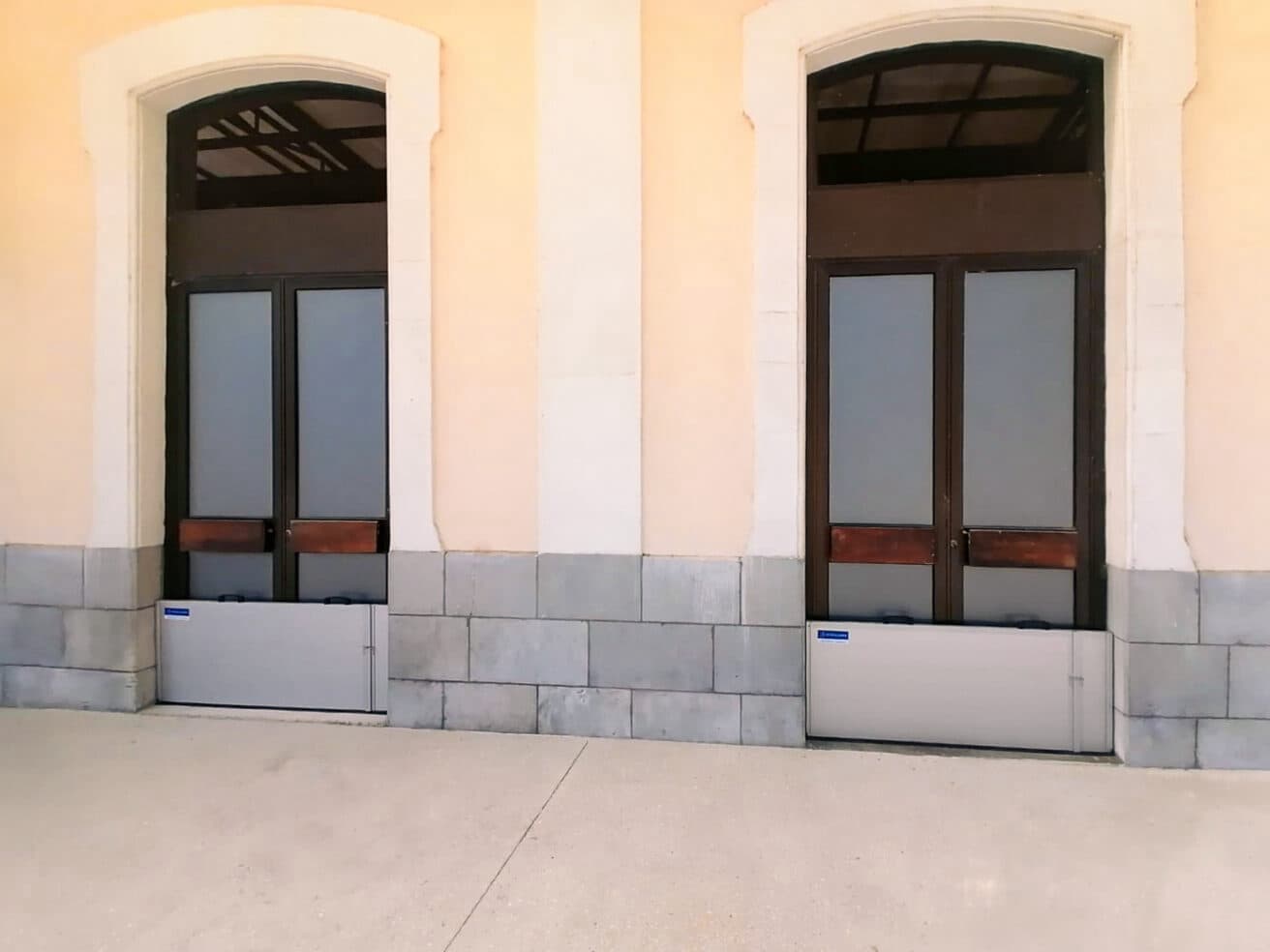 Ouvertures gare de Pau protégée par des batardeaux anti inondation